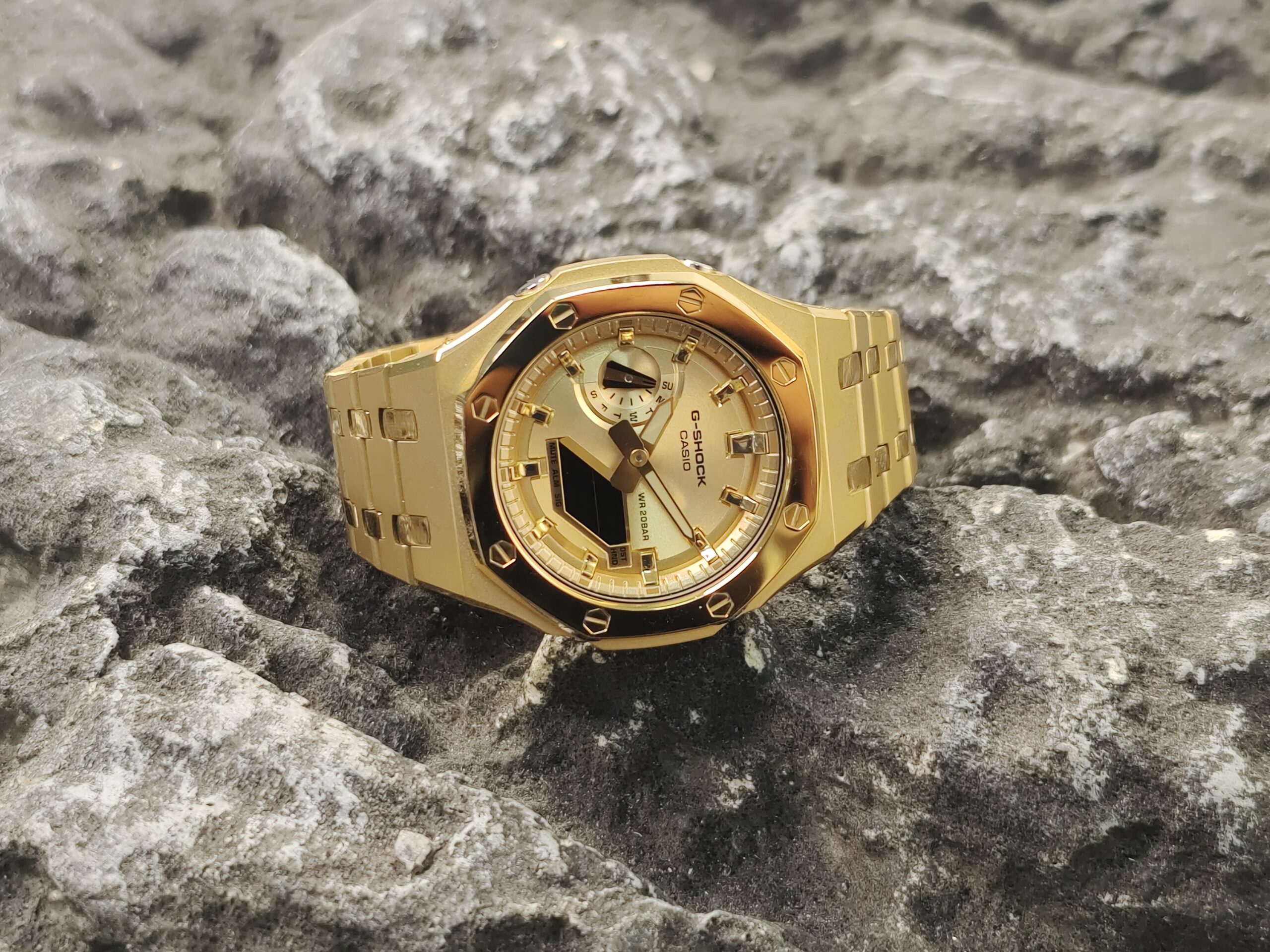 GA2100 Full Gold - Lifestyle 7